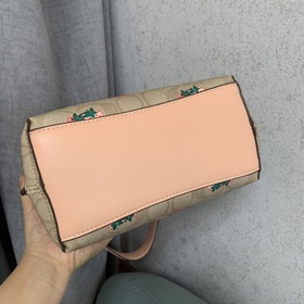 Coach классическая сумка-бакет с клубничным принтом, модель CB602