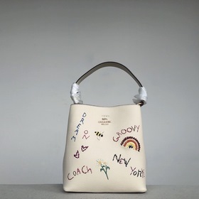 Сумка Coach Town Bucket с вышивкой, модель 8282 Кожа с текстурой 