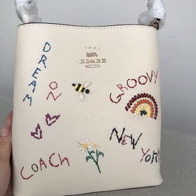 Сумка Coach Town Bucket с вышивкой, модель 8282 Кожа с текстурой 