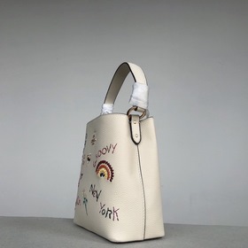 Сумка Coach Town Bucket с вышивкой, модель 8282 Кожа с текстурой 