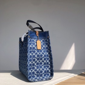 Coach / Код модели： CA108 Большая сумка Field Tote из серии Denim