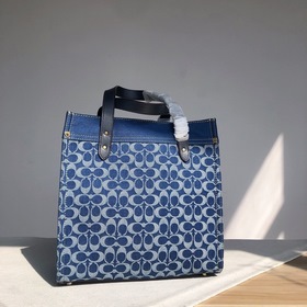 Coach / Код модели： CA108 Большая сумка Field Tote из серии Denim