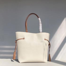 Coach, модель CA165, сумка Andy Tote Материал： кожа. Логотип с п