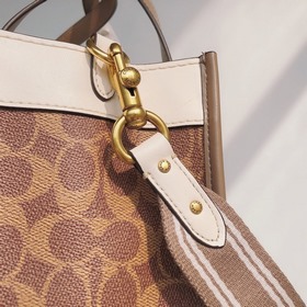 Coach/蔻驰 Модель： C3866 Field Tote с логотипом кареты Классически