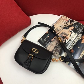 Сумка Dior BOBBY в стиле ретро из новой коллекции ранней осени Ре