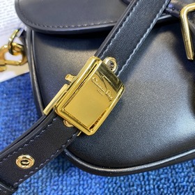Dior BOBBY – новая модель сумки в стиле ретро для ранней осени Ре
