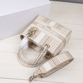 DIOR Lady D-Lite с пятью вышитыми полосками, средний размер Новая