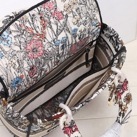 DIOR Lady Dior с вышитыми полевыми цветами в пяти ячейках олицетв