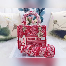 Классическая модель, доступны товары высокого и стандартного каче