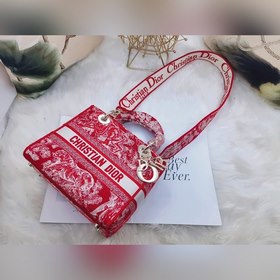 Классическая модель, доступны товары высокого и стандартного каче
