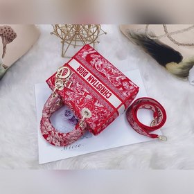 Классическая модель, доступны товары высокого и стандартного каче