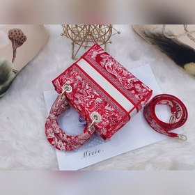 Классическая модель, доступны товары высокого и стандартного каче
