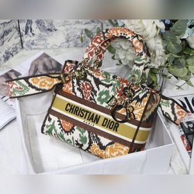 DIOR Lady Dior вышивка серия «Кленовый лист» светло-золотистого ц