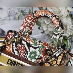 DIOR Lady Dior вышивка серия «Кленовый лист» светло-золотистого ц