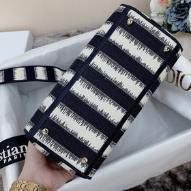 Новая вышитая сумка Dior Lady Dior в синем цвете, модель № 9027 Э
