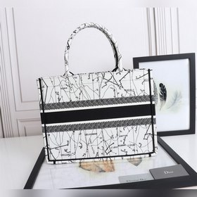 DIOR Lady Средняя сумка-тоут с вышивкой «Природа» Модель： D1286