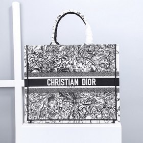 DIOR Book Tote Сумка-тоут с вышивкой Эта сумка, вдохновленная кр