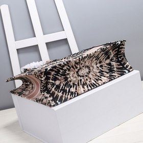 DIOR Book Tote Вышивка Эта сумка, вдохновленная креативным дирек