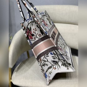 DIOR TOTE сумка с розовым узором Впервые представленная сумка TOT