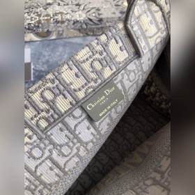 Большая сумка Dior Book Tote Является воплощением мастерства Dior