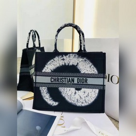 D1OR AROUND THE WORLD BOOK TOTE Вихревой синий Когда я увидел фот