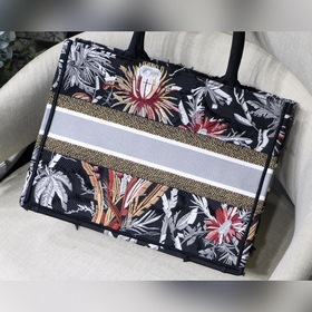 Dior Book Tote Garden Series Small Model M1286 Большинство людей,