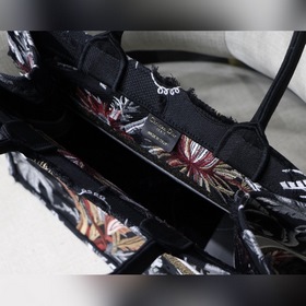 Dior Book Tote Garden Series Small Model M1286 Большинство людей,