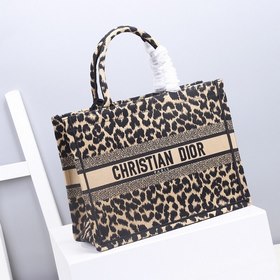 Сумка DIOR Book Tote с леопардовым принтом Эта сумка Book Tote вд