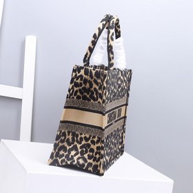 Сумка DIOR Book Tote с леопардовым принтом Эта сумка Book Tote вд
