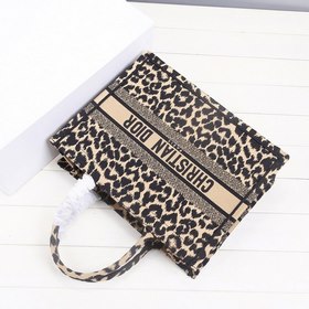 Сумка DIOR Book Tote с леопардовым принтом Эта сумка Book Tote вд