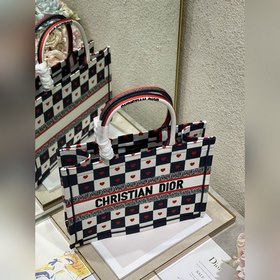 Сумка для покупок Dior book tote Черно-белая клетка сердечками А