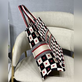 Сумка для покупок Dior book tote Черно-белая клетка сердечками А