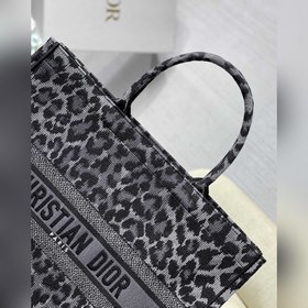 DIOR Book Tote сумка с леопардовым принтом Когда большинство люд