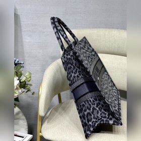 DIOR Book Tote сумка с леопардовым принтом Когда большинство люд