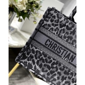 DIOR Book Tote сумка с леопардовым принтом Когда большинство люд