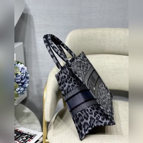 DIOR Book Tote сумка с леопардовым принтом Когда большинство люд