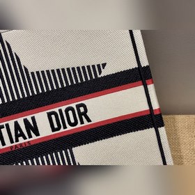 Серия Dior Book Tote, модель M1286 . Большинство людей, приобрета