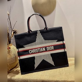 Серия Dior Book Tote, модель M1286 . Большинство людей, приобрета