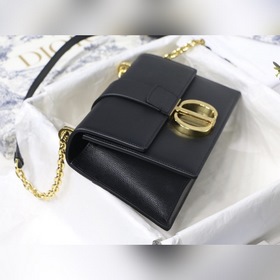 Dior 30 Montaigne, черный 30 Montaigne — это сумка в классическом