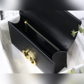 Dior 30 Montaigne, черный 30 Montaigne — это сумка в классическом