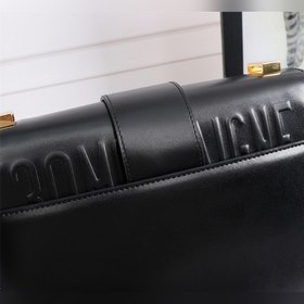 DIOR Lady Dior Montagne с черной эмалевой застежкой Модель： D671