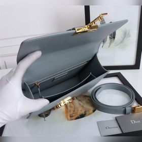 DIOR Lady Dior Серебристая эмалевая застежка, модель： D6712 Сери