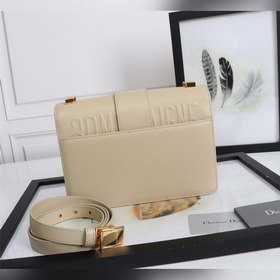 DIOR Lady Dior Монтень с пряжкой из эмали цвета миндального цвет