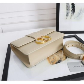 DIOR Lady Dior Монтень с пряжкой из эмали цвета миндального цвет