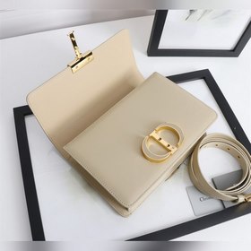 DIOR Lady Dior Монтень с пряжкой из эмали цвета миндального цвет