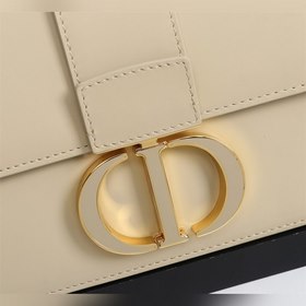 DIOR Lady Dior Монтень с пряжкой из эмали цвета миндального цвет
