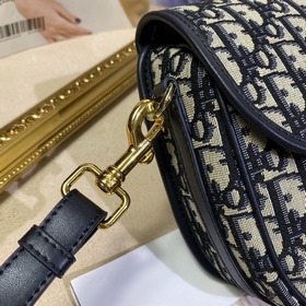Сумка Dior BOBBY в стиле ретро из новой коллекции ранней осени Ре