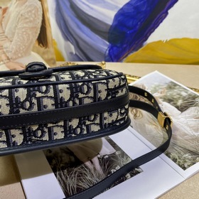 Сумка Dior BOBBY в стиле ретро из новой коллекции ранней осени Ре