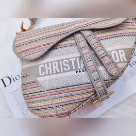 Сумка DIOR с новым узором из разноцветных полос  Сумка-седло из 