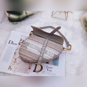 Сумка DIOR с новым узором из разноцветных полос  Сумка-седло из 